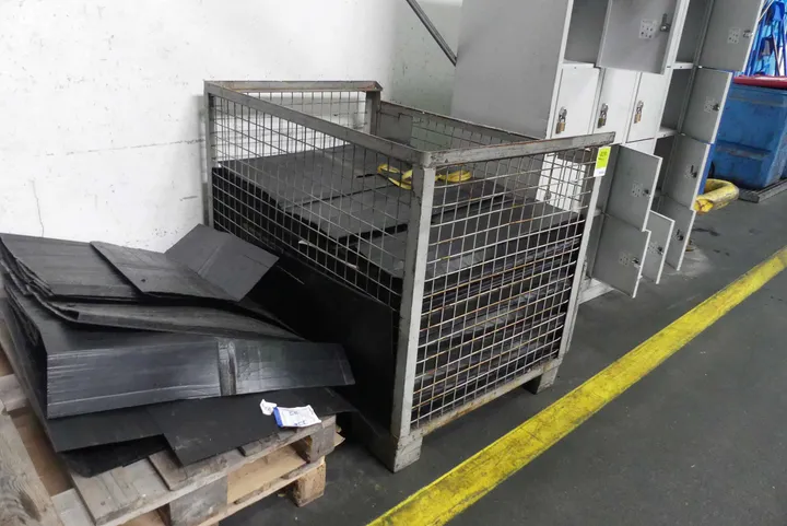 Gitterbox mit Inhalt (Material)